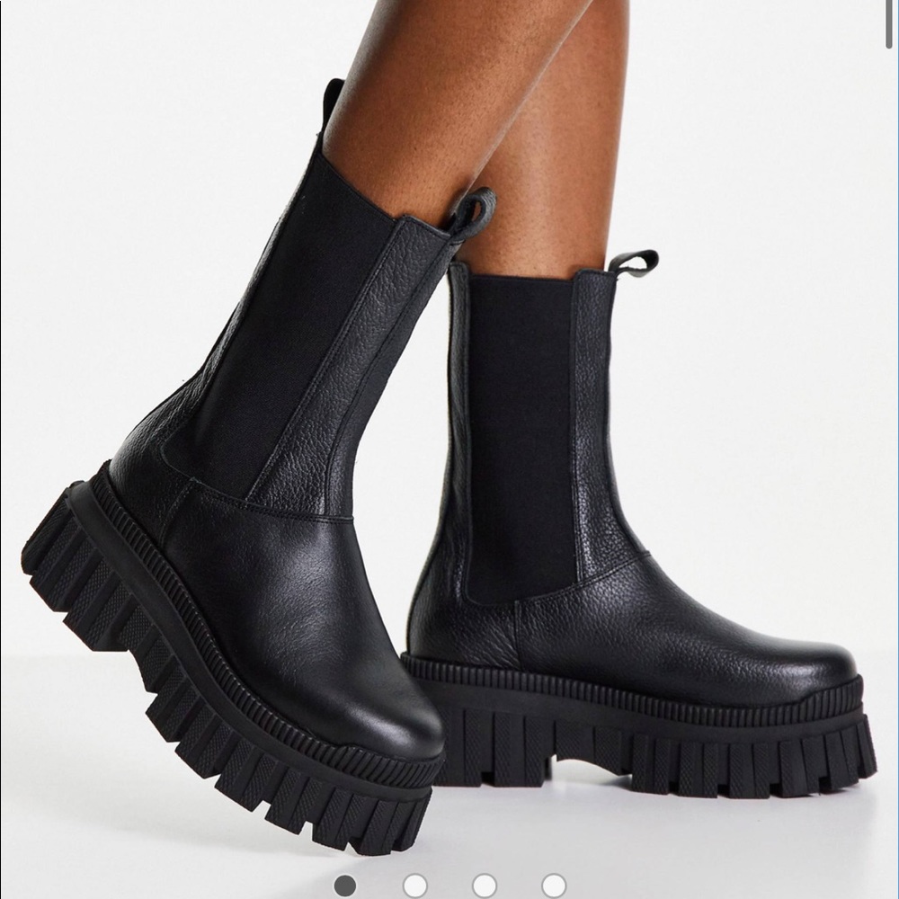 chunky leather Chelsea boots